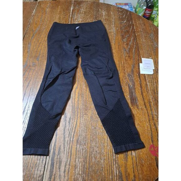 New Medium Fabletics Black Sync High Waist Seamless 7/8 Leggings Stretch Pants - Picture 10 of 10